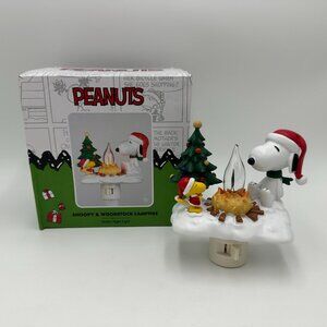 Peanuts Snoopy and Woodstock Christmas Campfire Flicker Night Light / Works